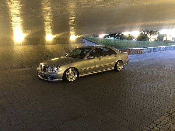 Mercedes-Benz S320 3 of 12