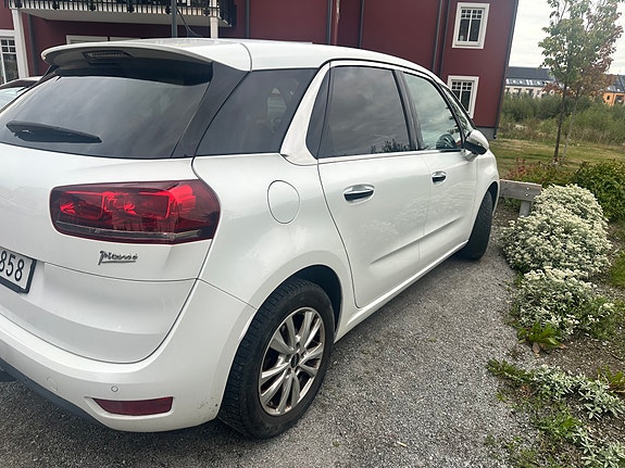 Citroen C4 Picasso 2 of 12