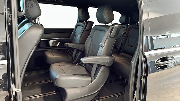 Mercedes-Benz V300 d 9 of 12