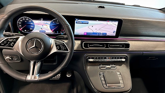 Mercedes-Benz V300 d 10 of 12