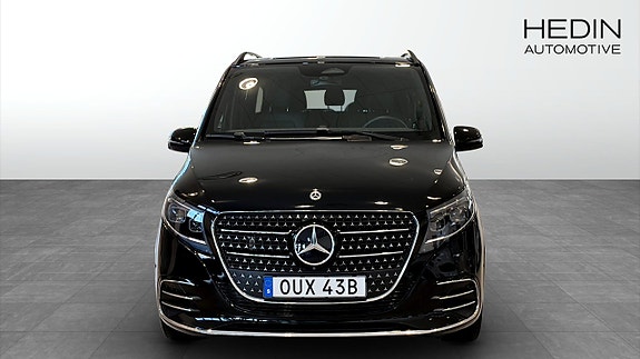 Mercedes-Benz V300 d 4 of 12