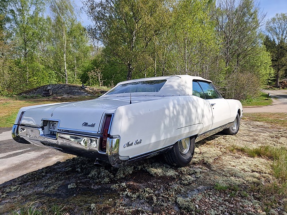 Oldsmobile Ninety-Eight 3 of 6