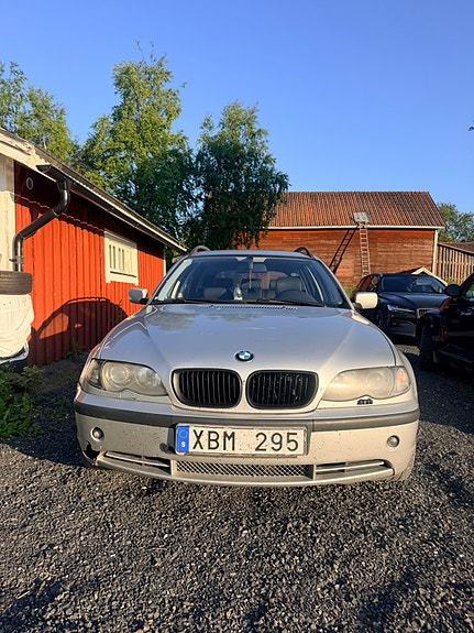 BMW 330Xi 3 of 5
