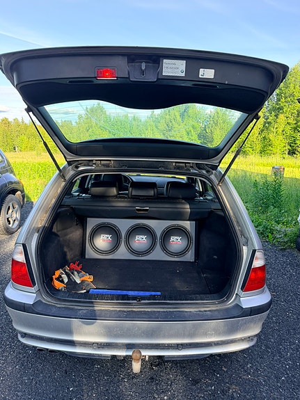 BMW 330Xi 5 of 5