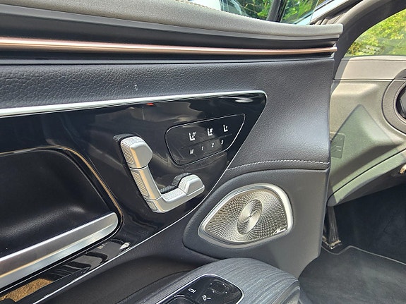 Mercedes-Benz EQS450 12 of 16