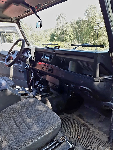 Land Rover Defender 110 5 of 7