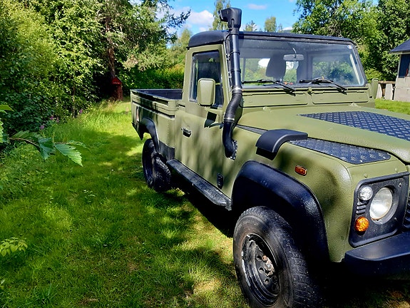 Land Rover Defender 110 6 of 7