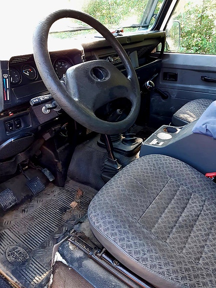 Land Rover Defender 110 7 of 7
