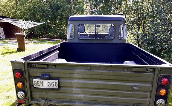 Land Rover Defender 110 4 of 7