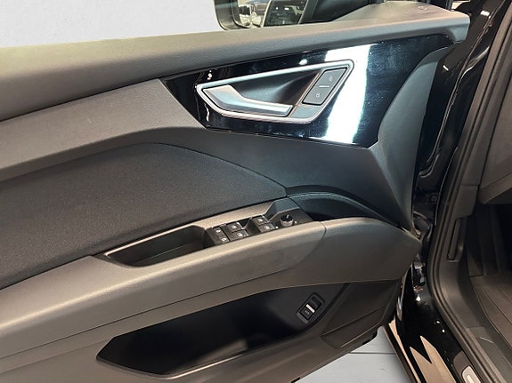 Audi Q4 e-tron 8 of 14
