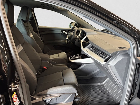 Audi Q4 e-tron 12 of 14