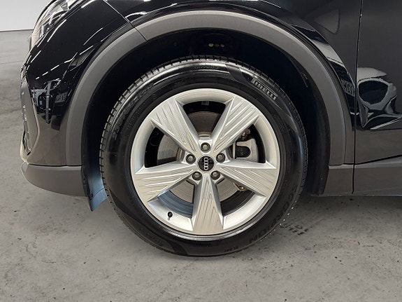 Audi Q4 e-tron 6 of 14
