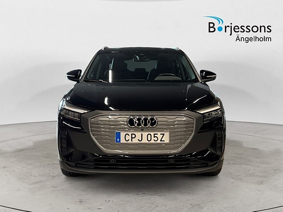 Audi Q4 e-tron 5 of 14