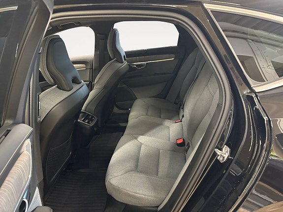 Volvo S90 15 of 26