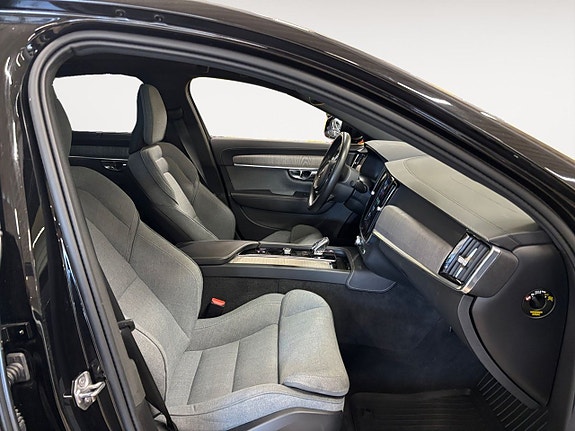 Volvo S90 16 of 26