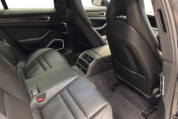 Porsche Panamera 4 14 of 17