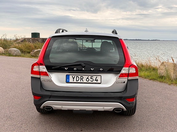 Volvo XC70 2 of 5