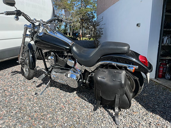 Harley-Davidson Deuce 2 of 8