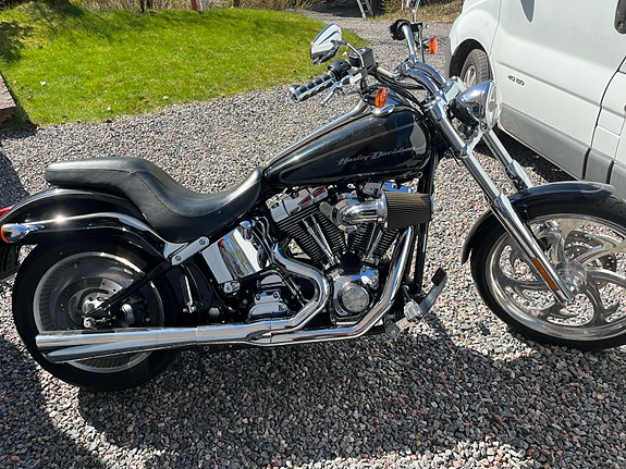 Harley-Davidson Deuce 3 of 8