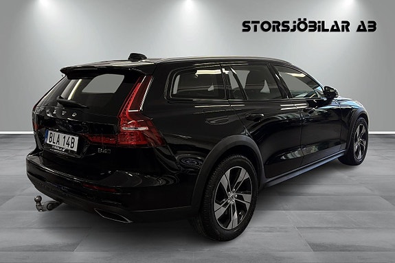 Volvo V60 Cross Country 3 of 17