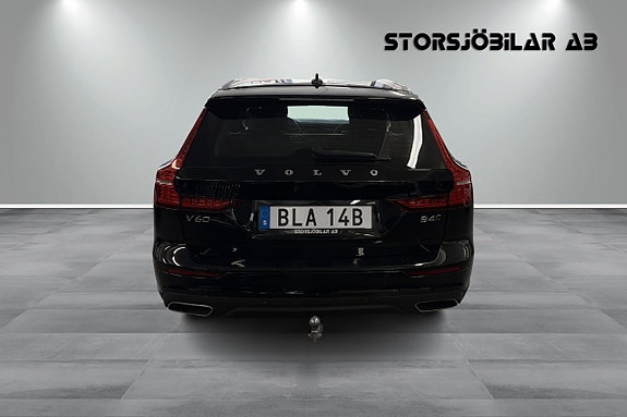 Volvo V60 Cross Country 4 of 17