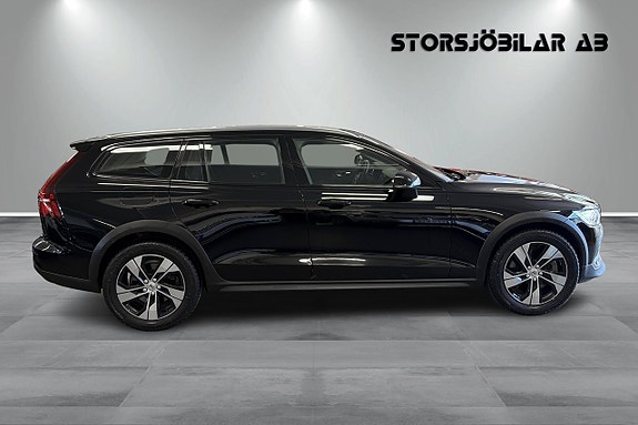 Volvo V60 Cross Country 2 of 17