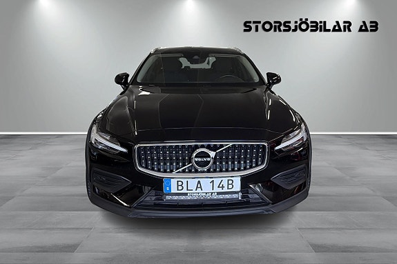 Volvo V60 Cross Country 8 of 17