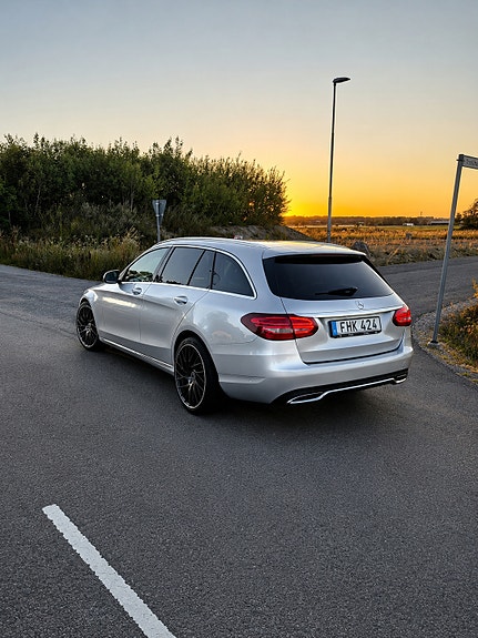 Mercedes-Benz C220 5 of 7