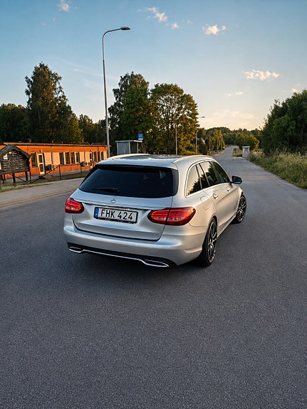 Mercedes-Benz C220 4 of 7