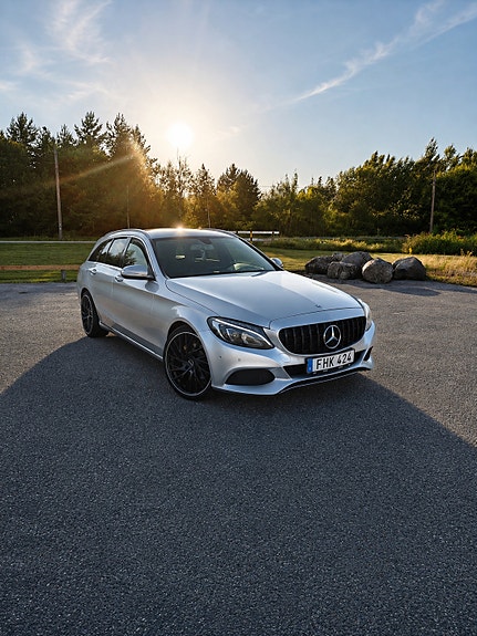 Mercedes-Benz C220 3 of 7