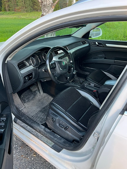 Skoda Superb 4 of 4