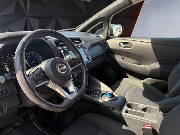 Nissan Leaf 8 of 16