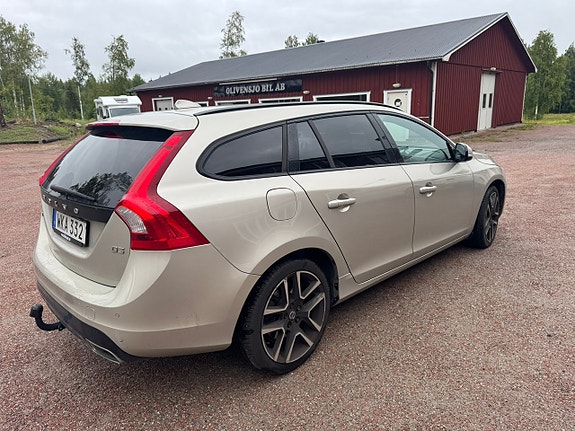 Volvo V60 2 of 2