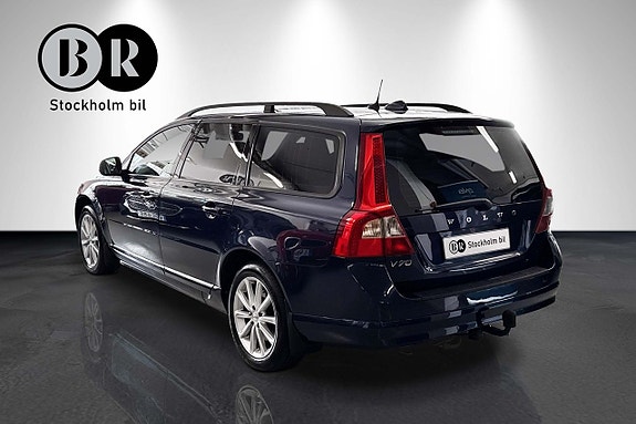 Volvo V70 2 of 13