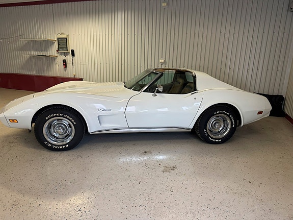 Chevrolet Corvette 2 of 4