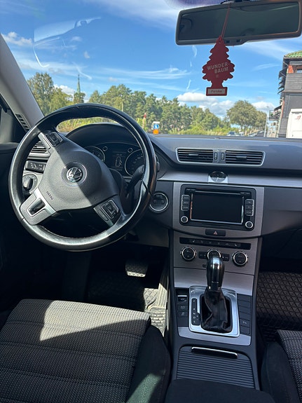 Volkswagen Passat 2 of 4