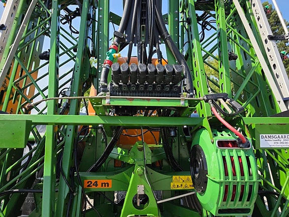Amazone UG 3000 Special 24 meter 8 of 12