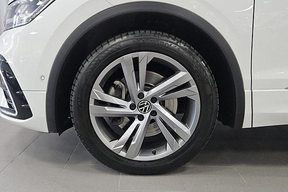 Volkswagen Tiguan 5 of 12