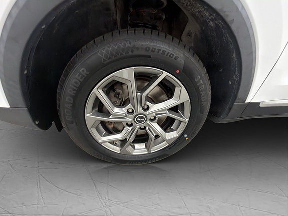 MG ZS 28 of 30