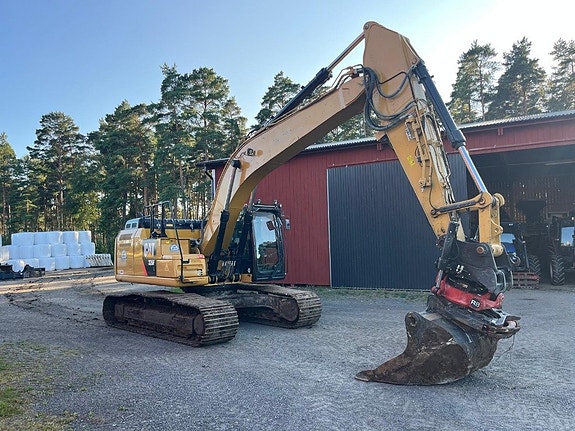 Caterpillar 326 F L rototillt med grip 2 of 5