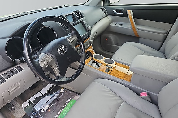 Toyota Highlander 7 of 10