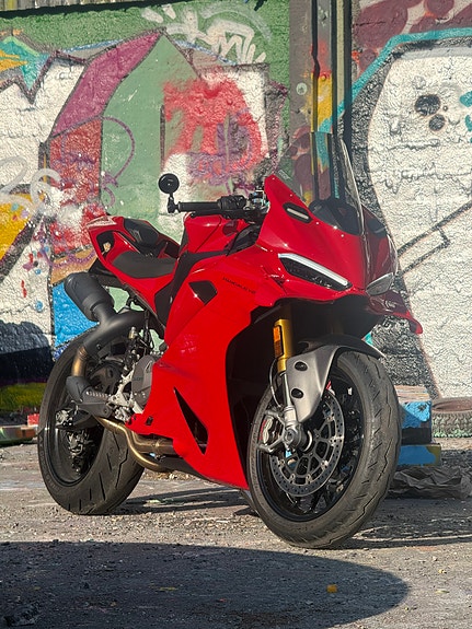 Ducati Panigale V2S 2 of 4