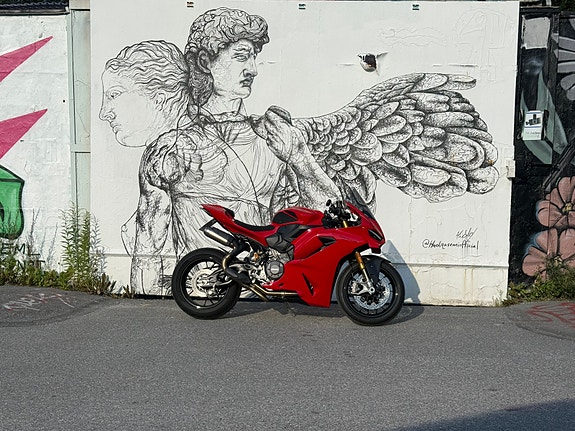 Ducati Panigale V2S 3 of 4