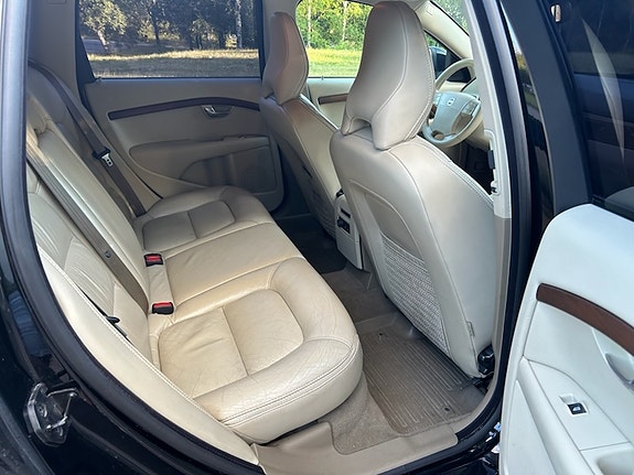 Volvo XC70 6 of 7