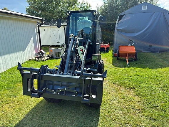 Redskapsbärare  Giant G220 E 2 of 5