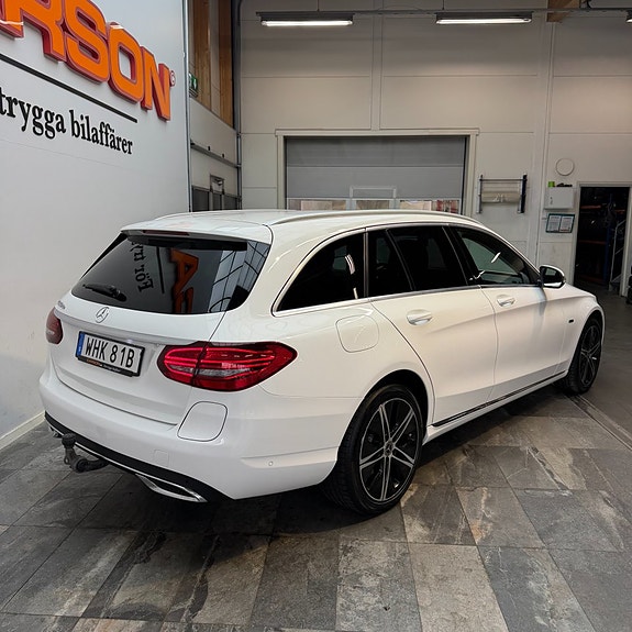 Mercedes-Benz C300 4 of 12