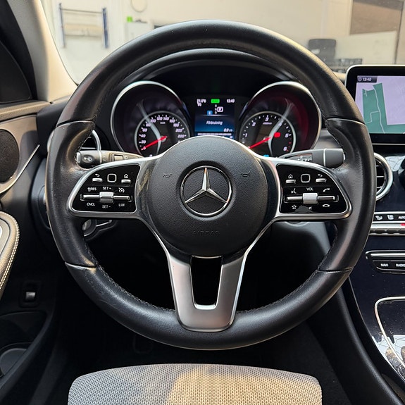 Mercedes-Benz C300 10 of 12