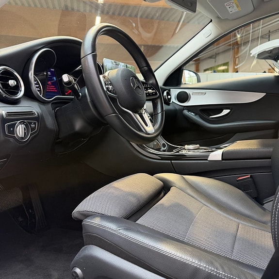 Mercedes-Benz C300 8 of 12