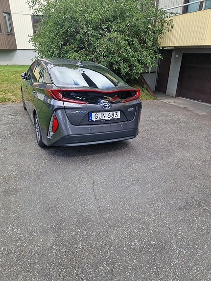 Toyota Prius Plug-in Hybrid 6 of 14