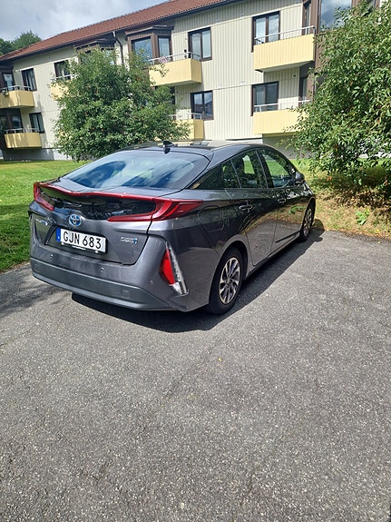 Toyota Prius Plug-in Hybrid 14 of 14